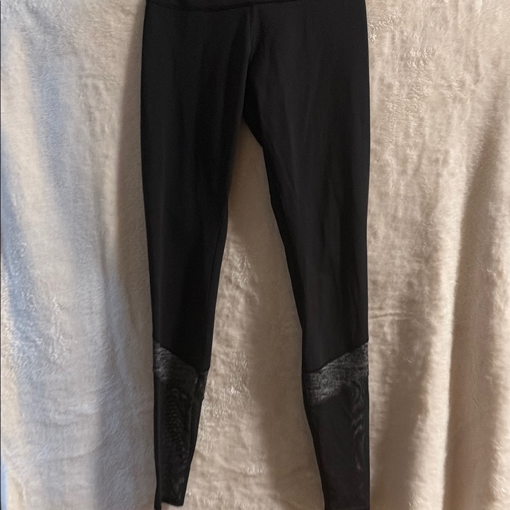 Black Lululemon Leggings with Mesh Detail. Size 6